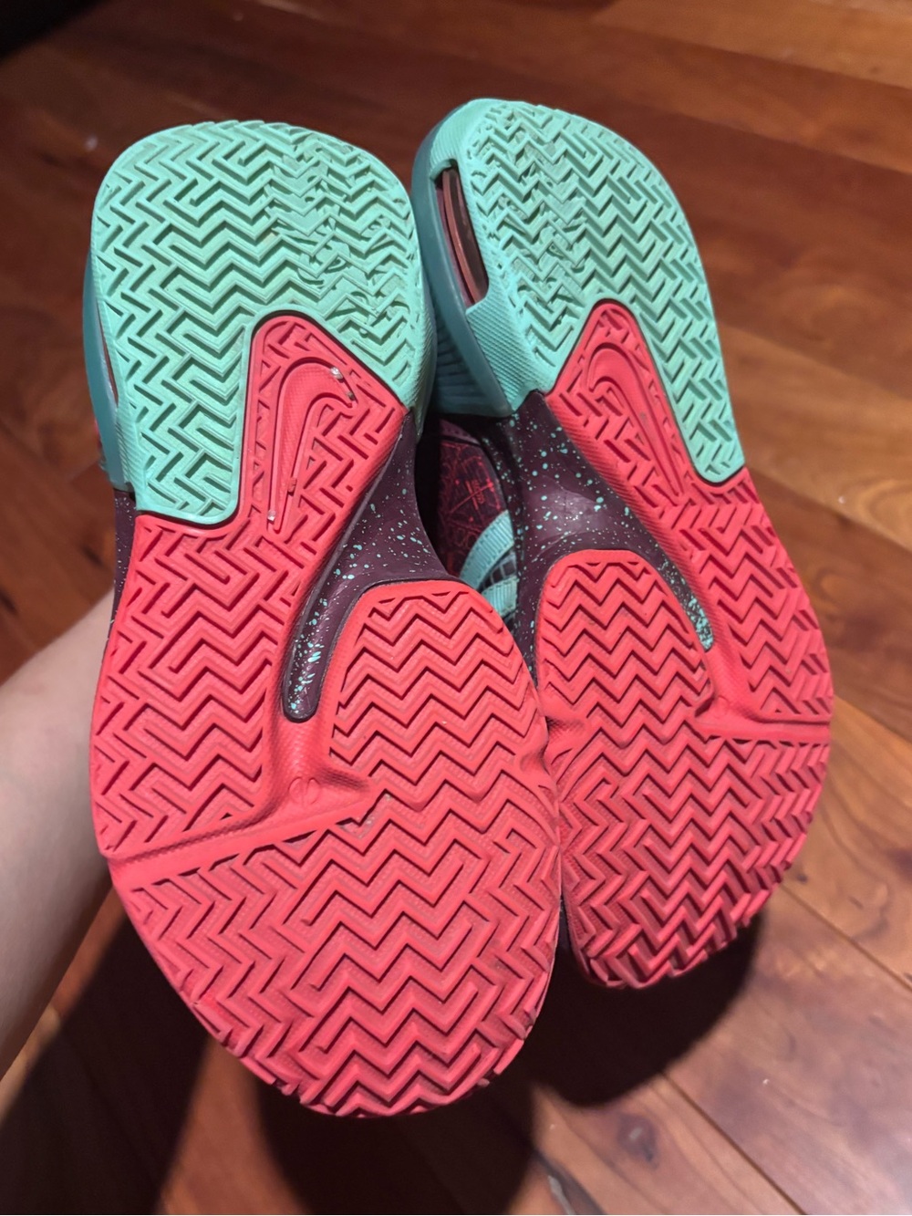 Nike LeBron Witness 7 SE GS Team Red Jade basketball shoes - Picture 4 of 8